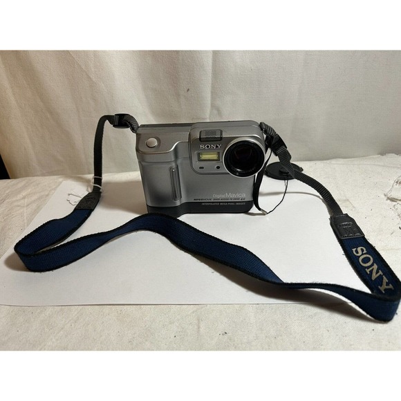 Sony Mavica MVC-FD83 0.9MP Digital Camera Excellent condition